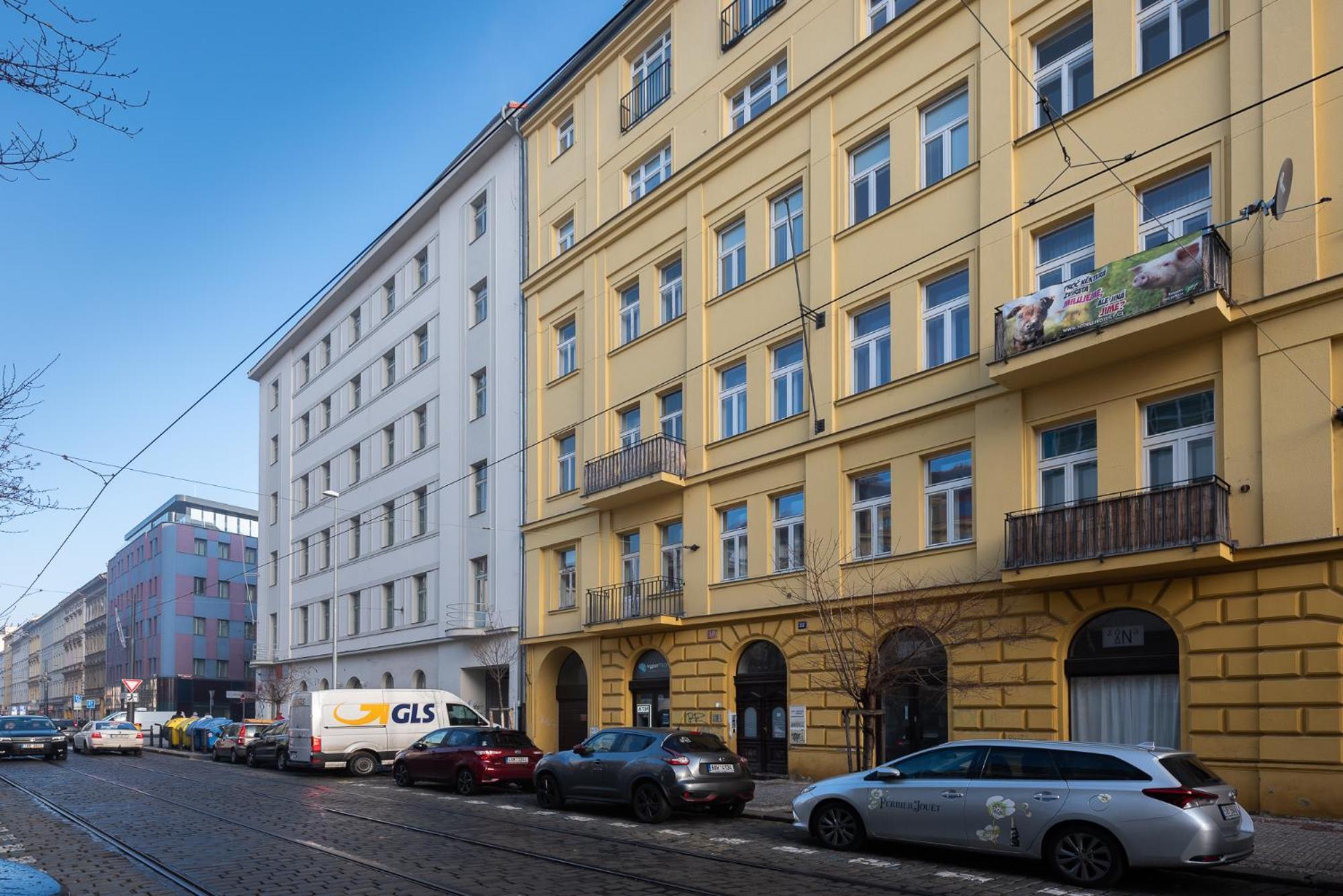 Sunny Safron Apartment Prague